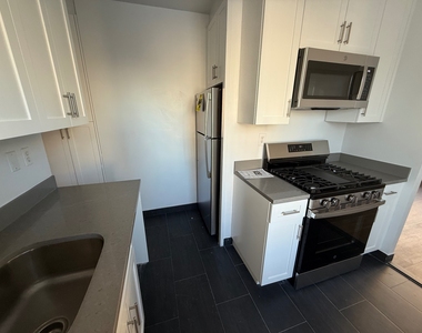 East 64th Street - Photo Thumbnail 7