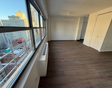 East 64th Street - Photo Thumbnail 3