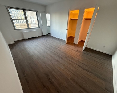 East 64th Street - Photo Thumbnail 11