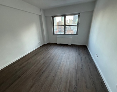 East 64th Street - Photo Thumbnail 9