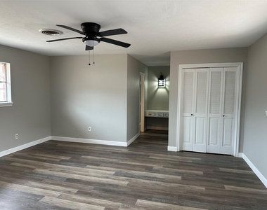 4821 Burning Tree Drive - Photo Thumbnail 13