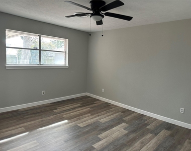 4821 Burning Tree Drive - Photo Thumbnail 11