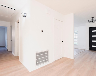 11611 Sagedowne Lane - Photo Thumbnail 27