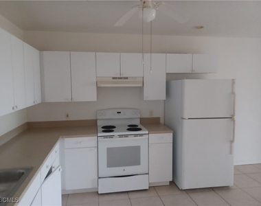 3020 Se Santa Barbara Place - Photo Thumbnail 5