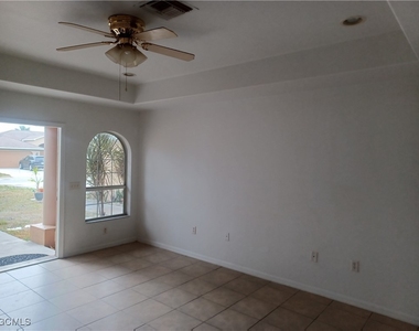 3020 Se Santa Barbara Place - Photo Thumbnail 2