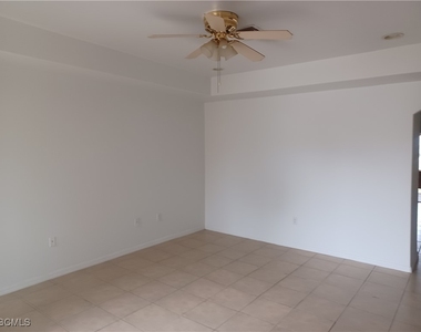 3020 Se Santa Barbara Place - Photo Thumbnail 3