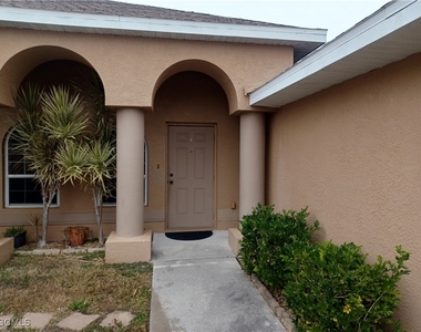 3020 Se Santa Barbara Place - Photo Thumbnail 1