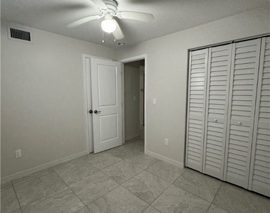 7961 Gladiolus Drive - Photo Thumbnail 4