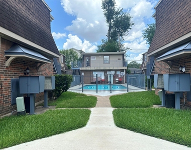 1751 Moritz Drive - Photo Thumbnail 3