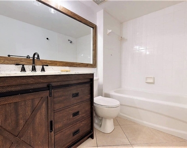 1210 Wildwood Lakes Boulevard - Photo Thumbnail 15