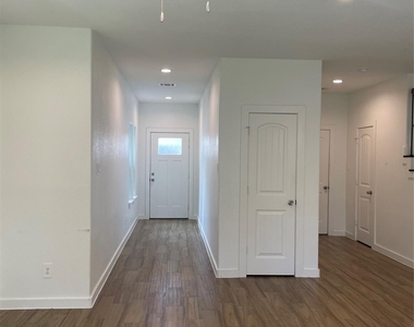 5314 Longmeadow Street - Photo Thumbnail 3