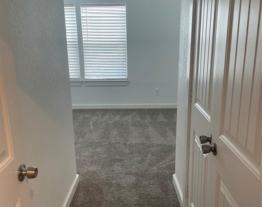 5314 Longmeadow Street - Photo Thumbnail 16