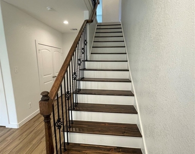 5314 Longmeadow Street - Photo Thumbnail 11