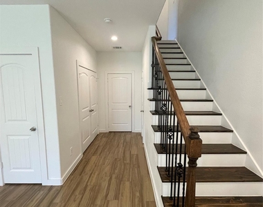 5314 Longmeadow Street - Photo Thumbnail 9