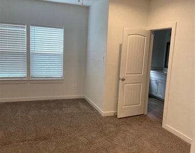 5314 Longmeadow Street - Photo Thumbnail 21