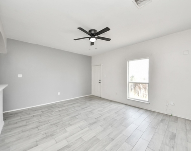 10217 Teneha Drive - Photo Thumbnail 9