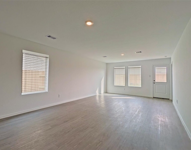 16806 Old Wagon Way - Photo Thumbnail 4