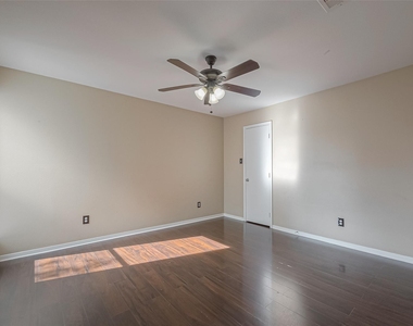 3758 Tanglewilde Street - Photo Thumbnail 15