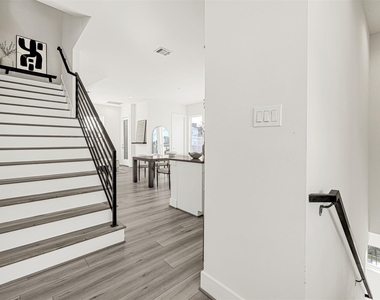 3313 Baer Street - Photo Thumbnail 6
