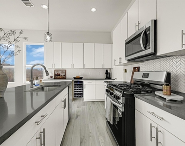 3313 Baer Street - Photo Thumbnail 7