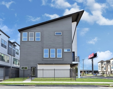 3313 Baer Street - Photo Thumbnail 2