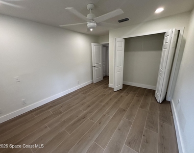 6335 S Tropical Trail - Photo Thumbnail 7