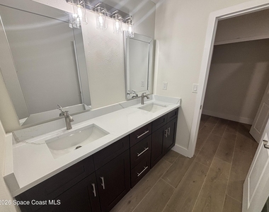 6335 S Tropical Trail - Photo Thumbnail 9