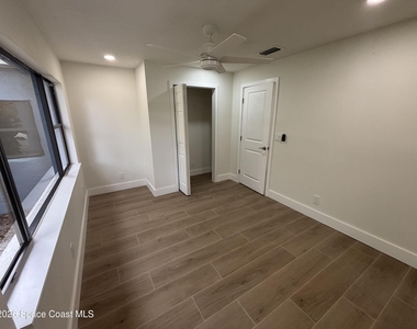6335 S Tropical Trail - Photo Thumbnail 13