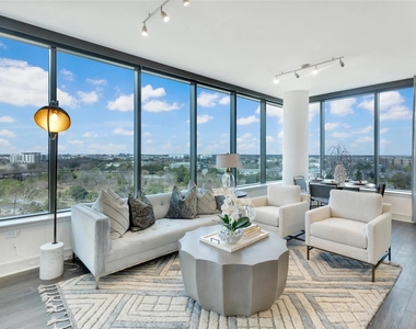 811 Buffalo Park Drive - Photo Thumbnail 4