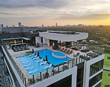 811 Buffalo Park Drive - Photo Thumbnail 2