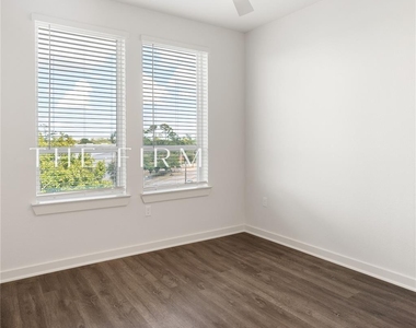 3001 W 11th Street - Photo Thumbnail 5