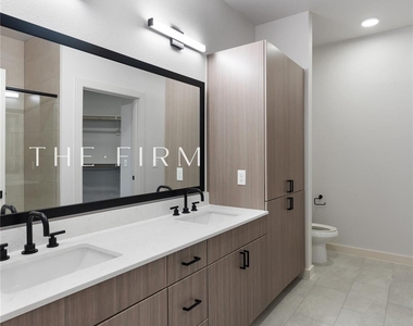 3001 W 11th Street - Photo Thumbnail 6