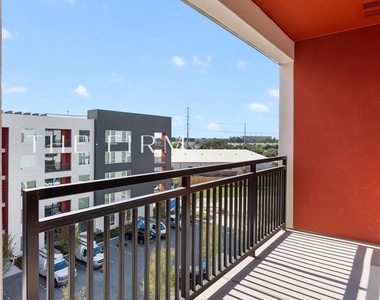 3001 W 11th Street - Photo Thumbnail 8