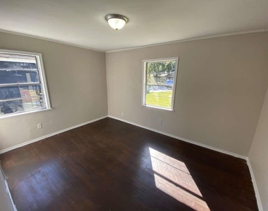 3029 Nita Street - Photo Thumbnail 3