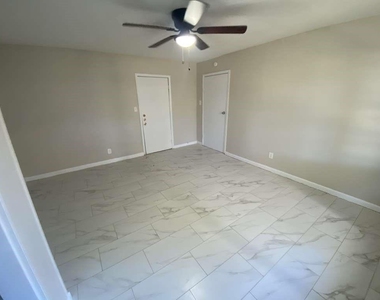 3029 Nita Street - Photo Thumbnail 5