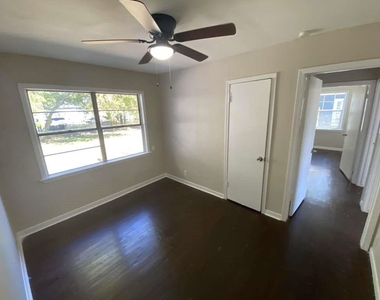 3029 Nita Street - Photo Thumbnail 7