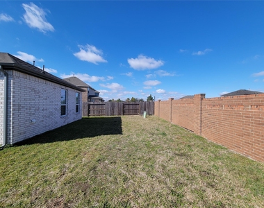 8214 Leisure Point Drive - Photo Thumbnail 32