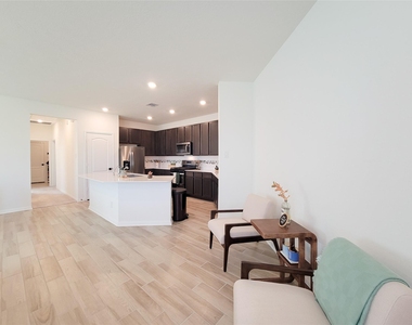 8214 Leisure Point Drive - Photo Thumbnail 9