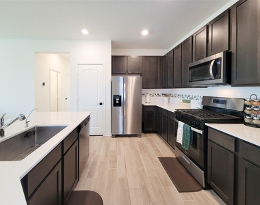 8214 Leisure Point Drive - Photo Thumbnail 14