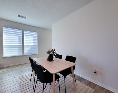 8214 Leisure Point Drive - Photo Thumbnail 7