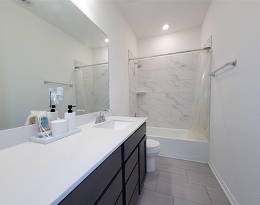 8214 Leisure Point Drive - Photo Thumbnail 28
