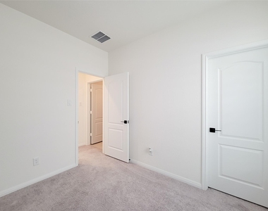 8214 Leisure Point Drive - Photo Thumbnail 26