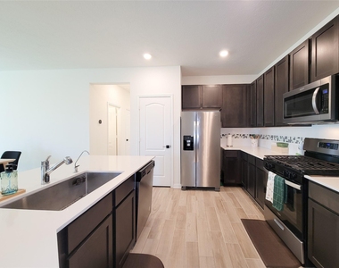 8214 Leisure Point Drive - Photo Thumbnail 13