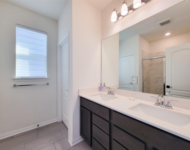 8214 Leisure Point Drive - Photo Thumbnail 20