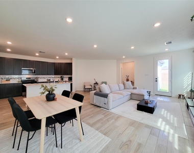 8214 Leisure Point Drive - Photo Thumbnail 8