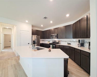 8214 Leisure Point Drive - Photo Thumbnail 12
