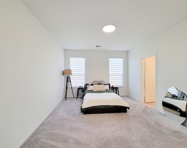 8214 Leisure Point Drive - Photo Thumbnail 18