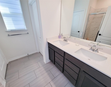 8214 Leisure Point Drive - Photo Thumbnail 21
