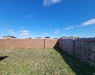 8214 Leisure Point Drive - Photo Thumbnail 31
