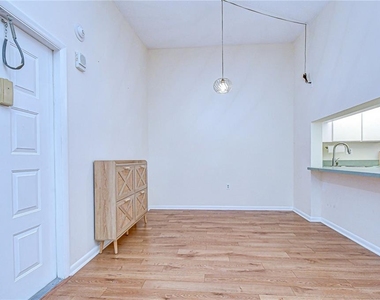 3161 Lake Pine Way S - Photo Thumbnail 4